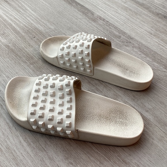 GUC white studded Steve Madden slides 7 - Picture 2 of 4